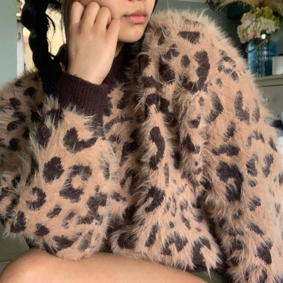 Fluffy Leopard Print Sweater - Picture 5 of 6